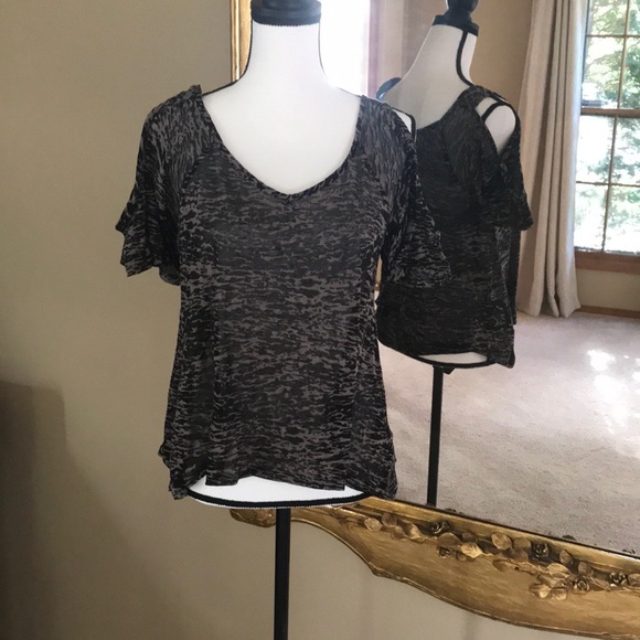 Ethyl peek a boo shoulder Size Small - Picture 1 of 4